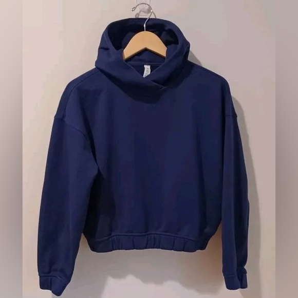 Lululemon Relaxed Cropped Hoodie. Color: Night Sea. Size: 6 - Picture 6 of 9